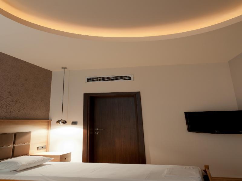 סרס Metropolis Hotel מראה חיצוני תמונה