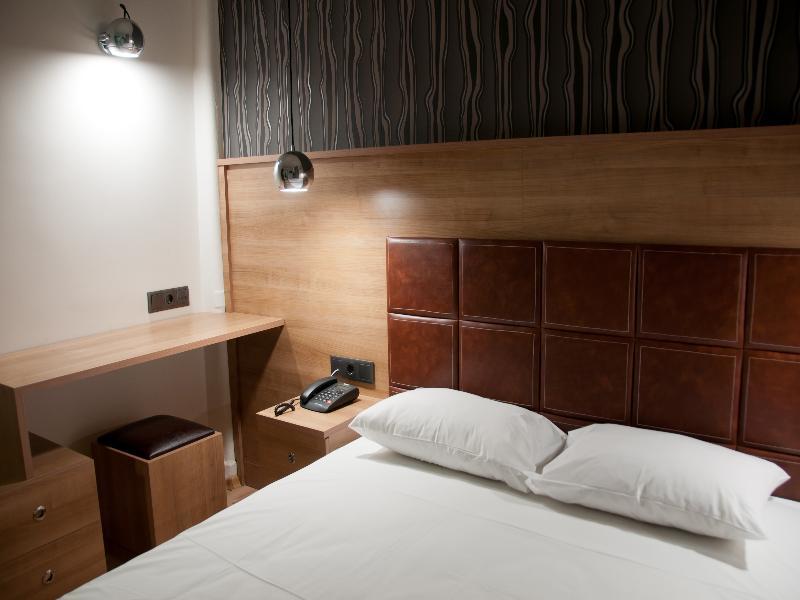 סרס Metropolis Hotel מראה חיצוני תמונה