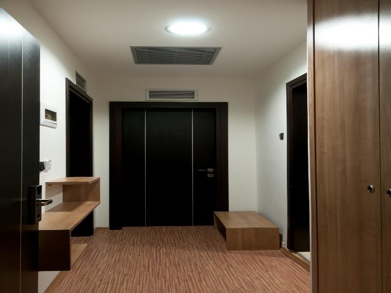 סרס Metropolis Hotel מראה חיצוני תמונה