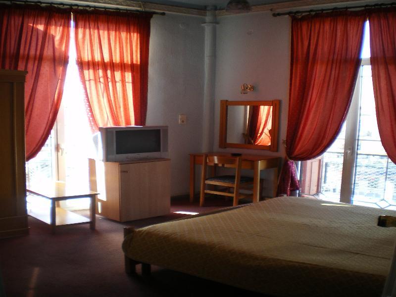 סרס Metropolis Hotel מראה חיצוני תמונה