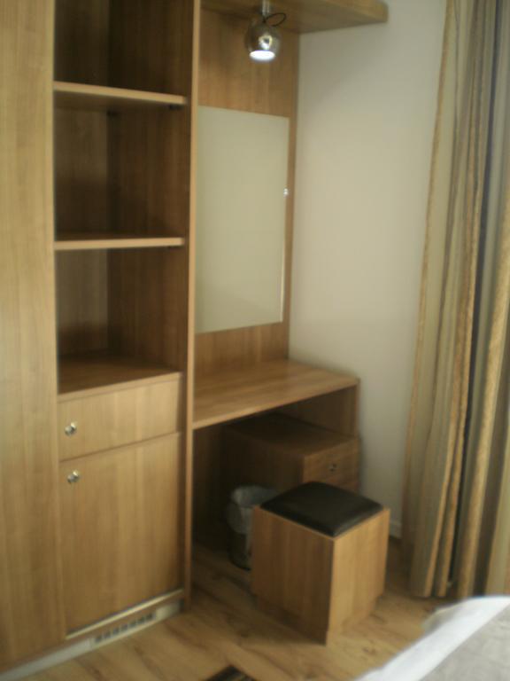 סרס Metropolis Hotel מראה חיצוני תמונה