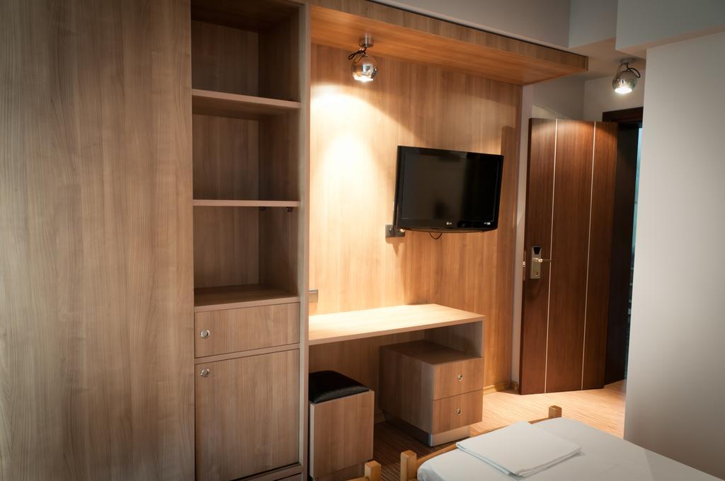 סרס Metropolis Hotel מראה חיצוני תמונה