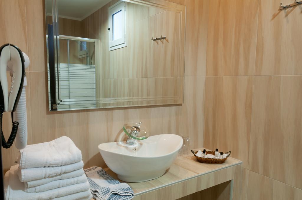 סרס Metropolis Hotel מראה חיצוני תמונה