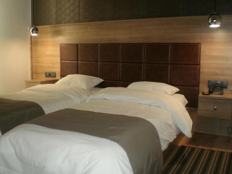 סרס Metropolis Hotel מראה חיצוני תמונה