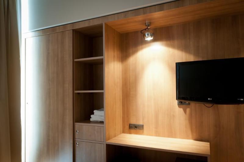 סרס Metropolis Hotel מראה חיצוני תמונה