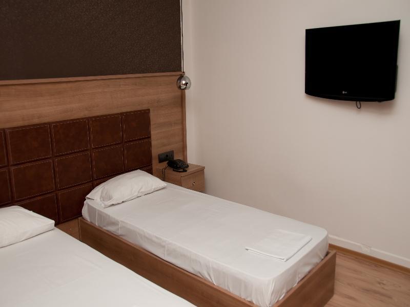 סרס Metropolis Hotel מראה חיצוני תמונה